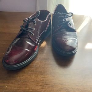 White Mountain Red Patent Leather Oxfords